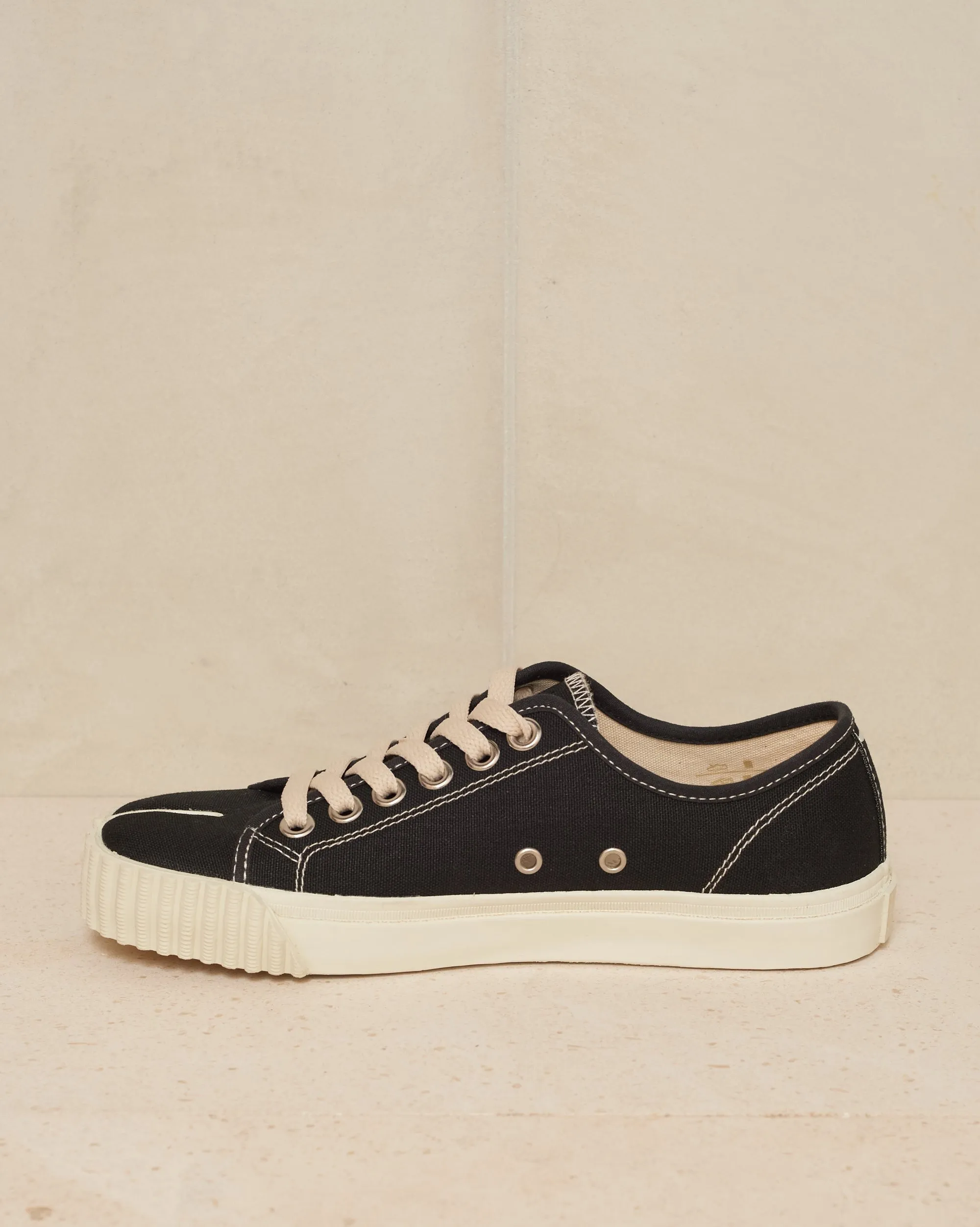 Black Low Tabi Sneaker