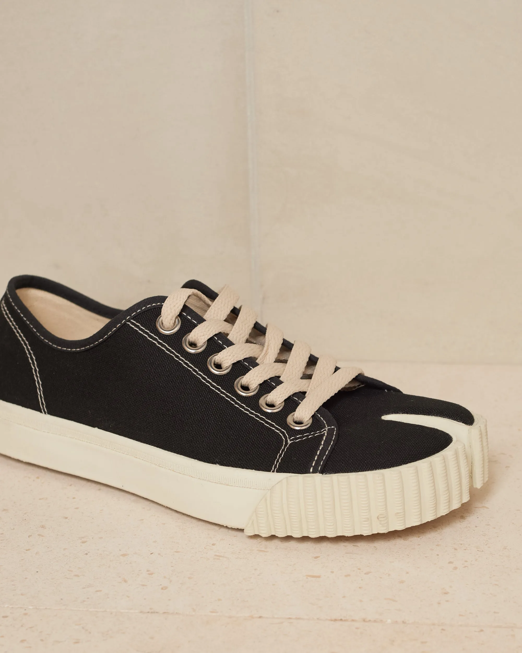 Black Low Tabi Sneaker