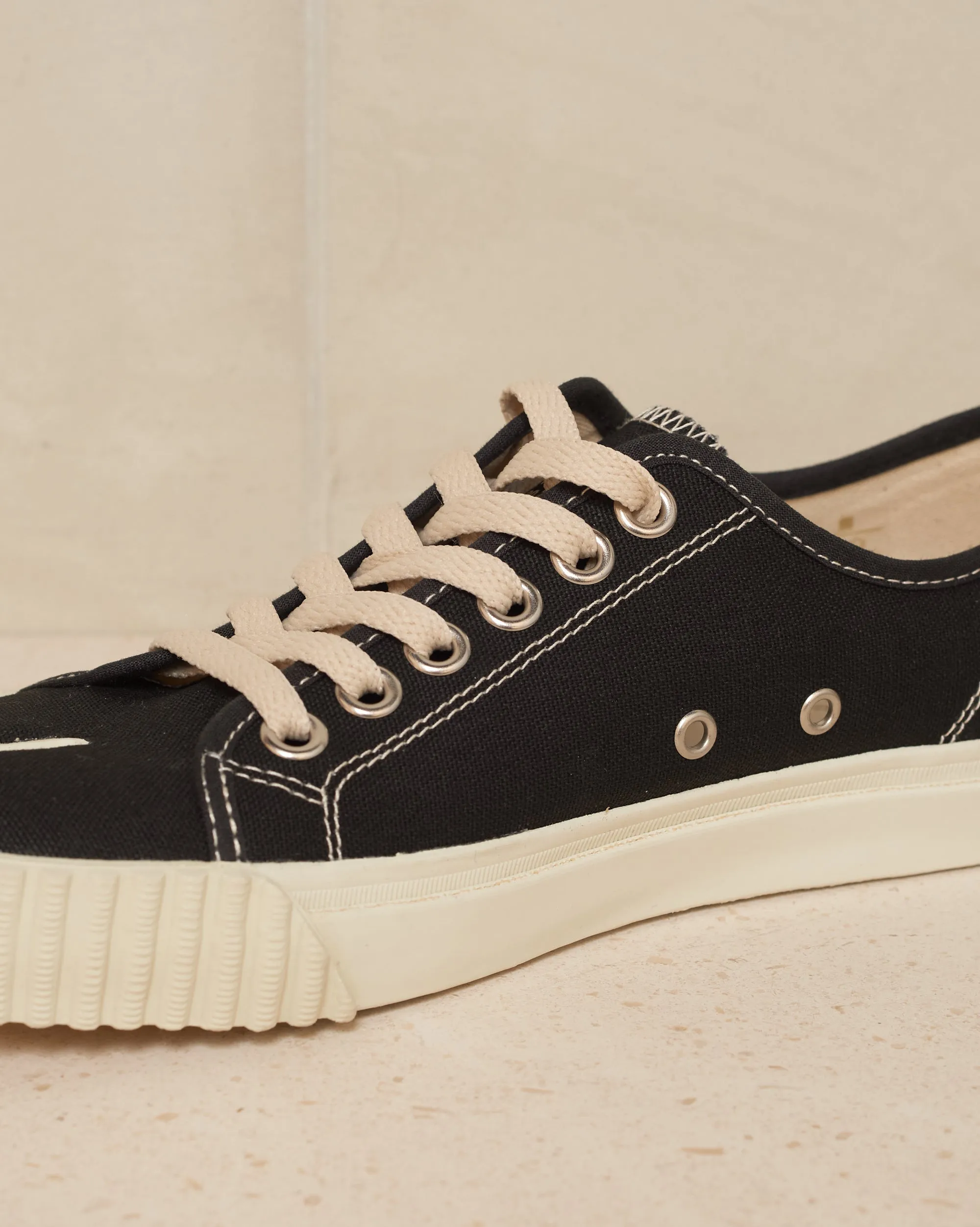 Black Low Tabi Sneaker