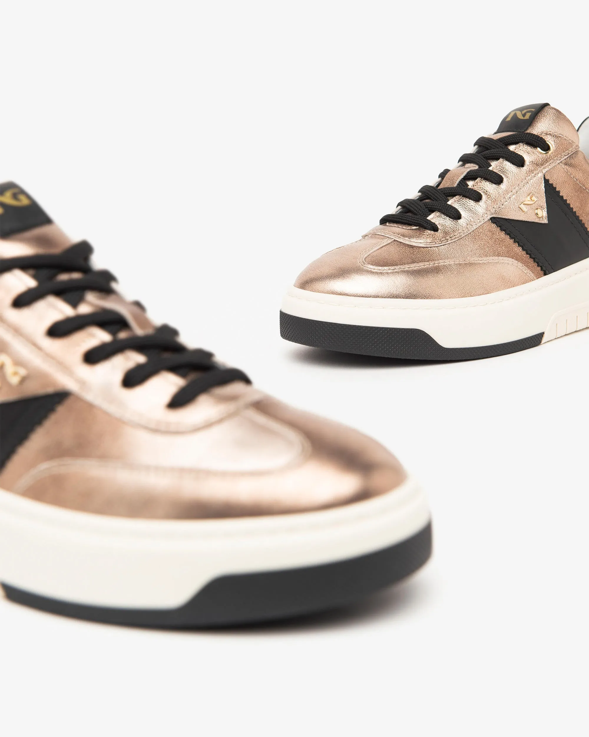 METALLIC GOLD SNEAKER - NEROGIARDINI