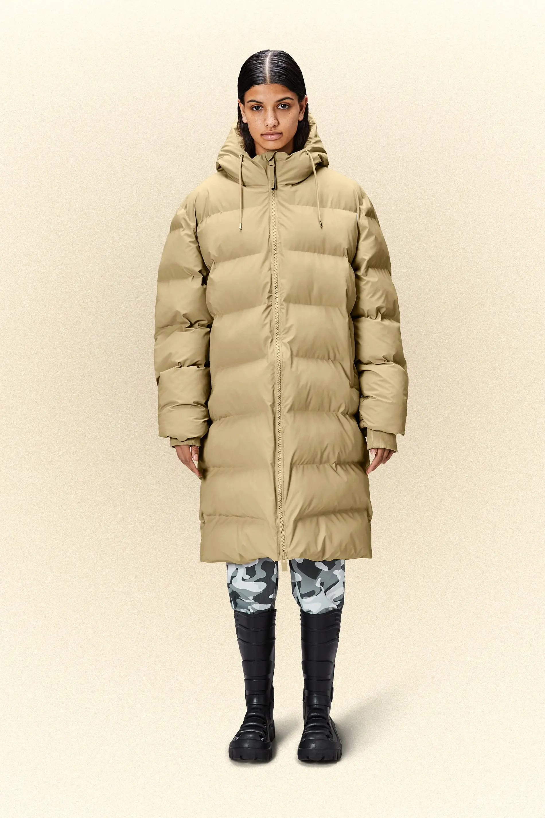 RAINS AI23-24 Alta Long Puffer Jacket Sand